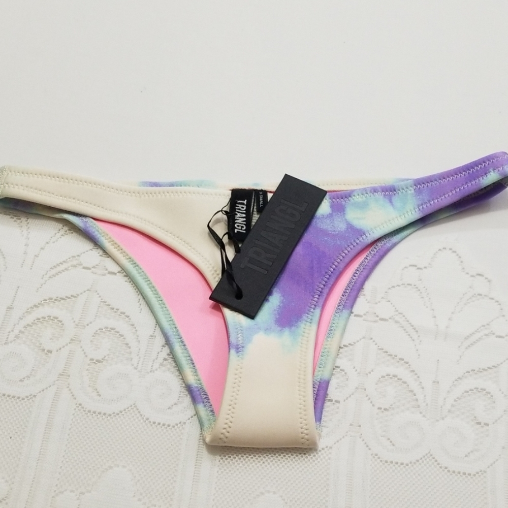 22B Triangl tye-dye bikini bottoms, various sizes